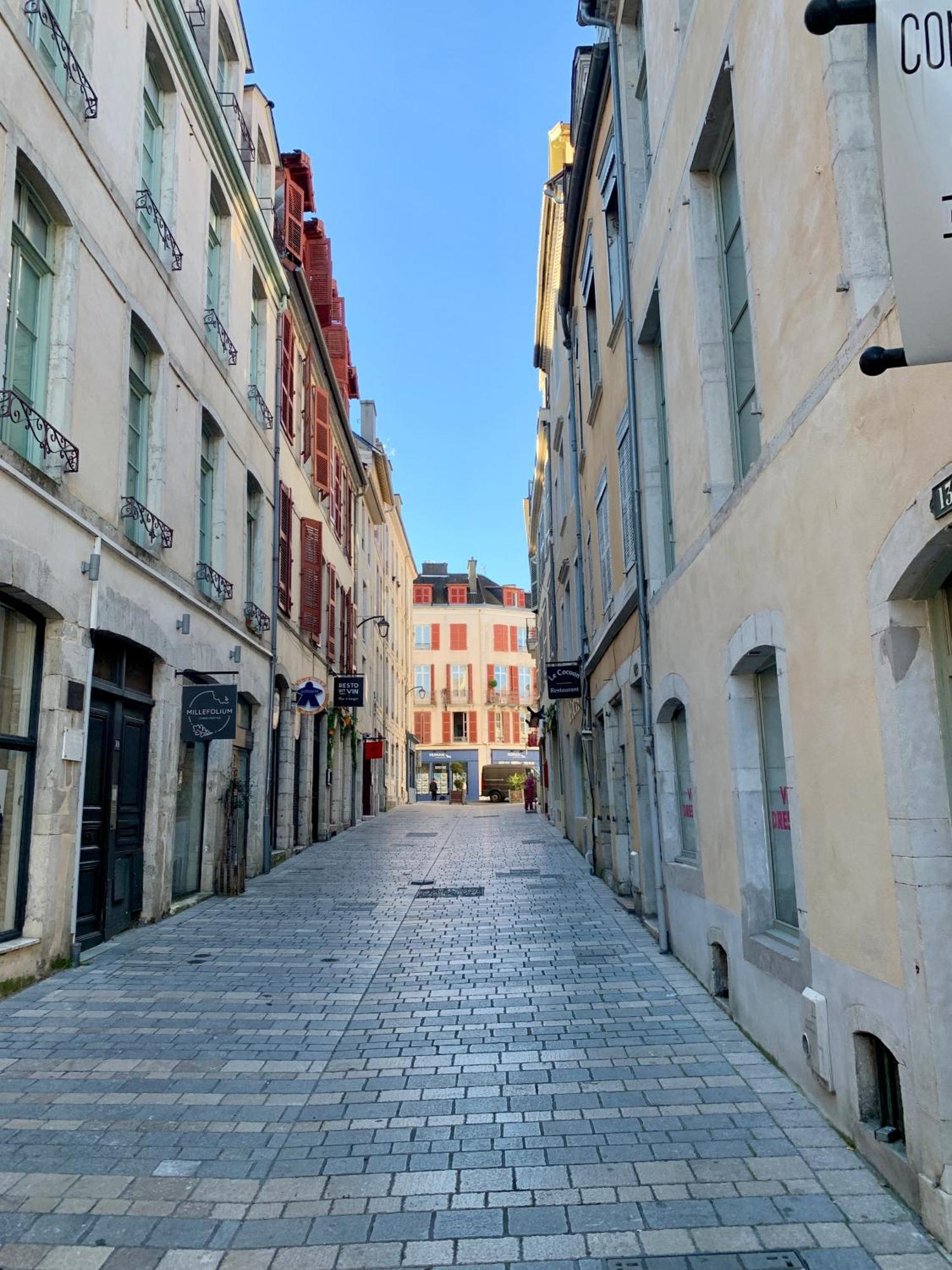 Appartamento Wonderhost, Superbes Volumes Et Charme De L'Ancien Pau Esterno foto